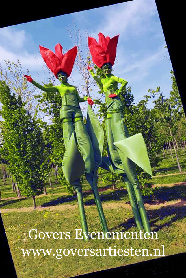 Tulpen op grote hoogte, Govers Evenementen openings act, Tulpen act, tulp, tulpenact, tulpen-act, bloemen act, bloemen-act, voorjaar, moederdag, winkelcentrum promotie, straattheater, themafeest, tulpenveld, selfies, tulp op stelten, tulips, tulip, Steltenlopers, steltenacts, steltenloper, steltentheater, stelten act, artiesten boeken, artiestenbureau, straattheater acts, thema feest, catering act, culinaire acts, beurs & promotie acts, bloemen op stelten, Govers Evenementen