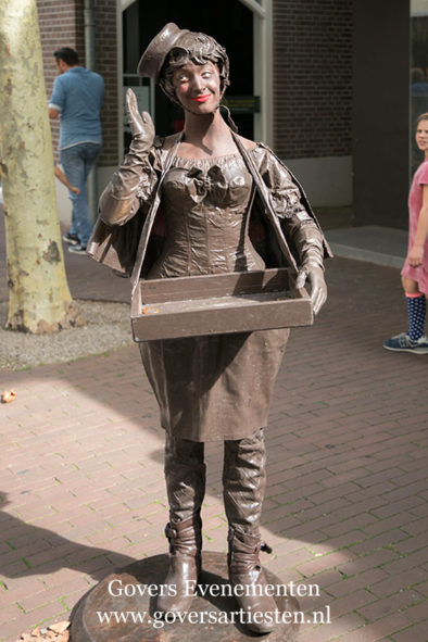 Choco Amuse, culinair entertainment, Govers Evenementen Choco Amuse, straattheater, culinair entertainment, catering act, snoep, chocolade act, zoet, bioscoop act, theateract, culinair straattheater, chocolaatjes uitdelen, zoetigheid, artiesten boeken, themafeest, artiesten voor winkelcentrum, openingsact, Govers Evenementen, Levende beelden