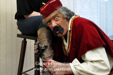 Schoenpoetser Komiek en Riksjaaa, Govers Evenementen Oosters Entertainment, artiesten boeken, komiek, acteur, schoenpoetser voor themafeest, vervoer, straattheater, act, humor op uw feest, acteur gezocht, vermaak, thema feest, Govers Evenementen