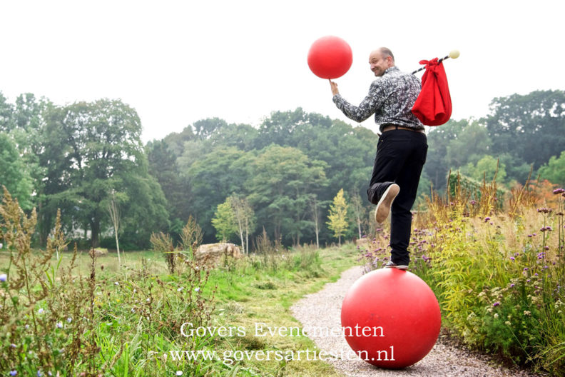 01 Voetbaljongleur - Acrobatiek Entertainment, Govers Evenementen Straattheater, acrobatiek, jongleur, voorstelling, kindertheater, optreden artiesten, artiesten boeken, entertainment, straatvoorstelling, voetballen, voetbalvoorstelling, voetbalshow, show, straatshow, Voetbal Acrobatiek, Govers Evenementen