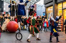 Sint en Piet show, pieten show, sinterklaas, acrobatiek pieten, december maand, sinterklaasfeest, themafeest, zwarte pieten, Spanje, Sinterklaasbeleving, Sinterklaasfeest, Govers Evenementen