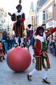 Sint en Piet show, pieten show, sinterklaas, acrobatiek pieten, december maand, sinterklaasfeest, themafeest, zwarte pieten, Spanje, Sinterklaasbeleving, Sinterklaasfeest, Govers Evenementen