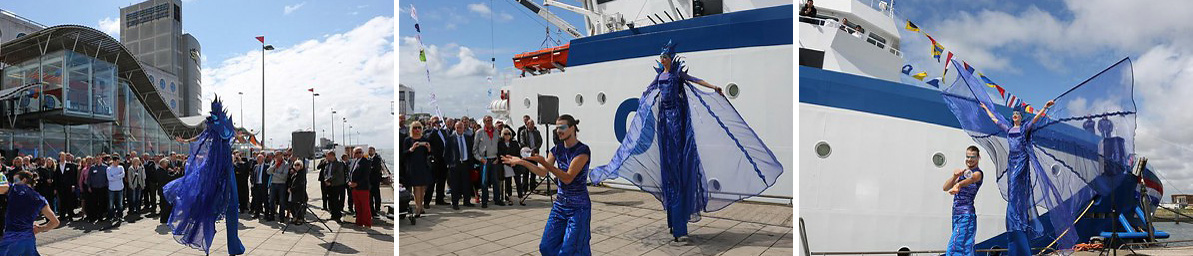 Blauwe Stelten - Marine Stelt - Laguna, Nautisch- & Maritiem Entertainment, steltentheater, steltenacts, steltenlopers, blauw, themafeest, artiesten boeken, straattheater, Govers Evenementen, www.govesartiesten.nl