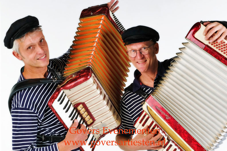 nautische muziek, maritieme muzikanten, muziekduo, matrozen, scheepsmuziek, duo muzikanten, matrozenmuziek, duo matroos, muzikaal entertainment, govers artiestenbureau, straatmuziek, straatmuzikanten, accordeon muziek, www.goversartiesten.nl