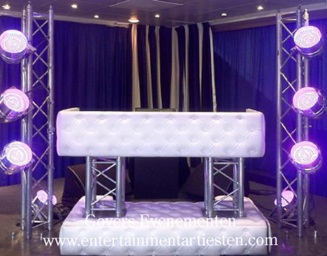 Muziek, DJ, DeeJee, Govers Evenementen, www.goversartiesten.nl Muziek, DJ, DeeJee, show, muziekshow, Drive-in show, muzikanten, jaren 90 muziek, top 100 muziek, show voor feest, opening, party, artiesten boeken, Govers Evenementen, www.goversartiesten.nl