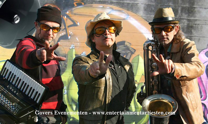Dans en sfeer muziek, Govers Evenementen, www.goversartiesten.nl Dans en sfeer muziek , bekende hits, classic, Rock, Musette, Sfeer, Nederlands en Engelstalige muziek, muzikanten huren, artiesten boeken, muziektrio, entertainment in de muziek, Govers Evenementen, www.goversartiesten.nl
