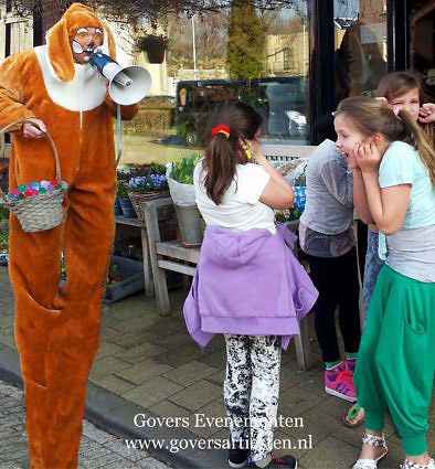 Paas-entertainment, paashaas, eiermannetje, paasei, paaseieren, entertainment voor kinderen, acts voor pasen, winkelcentrum promotie, artiest, artiesten, pasen, paashaas, Govers Evenementen, www.goversartiesten.nl