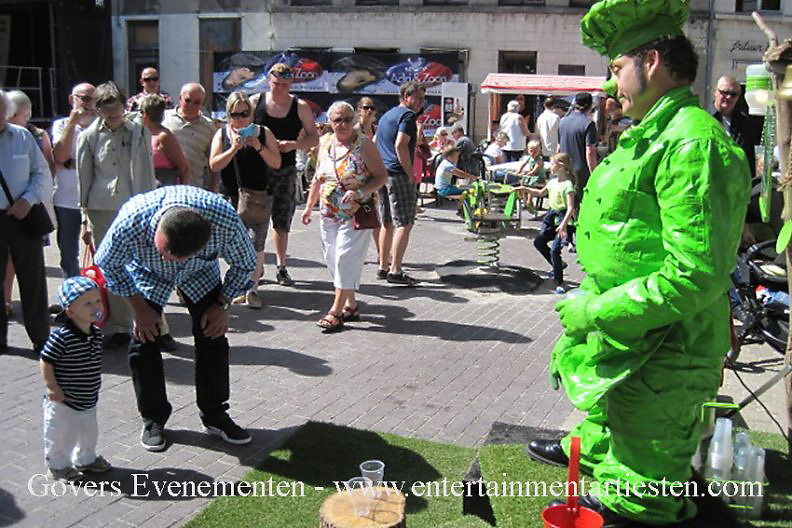 Chefkok groene Ranja, culinair entertainment voor kinderen, Culinair entertainment, catering acts, horeca acts, thema feest, artiesten boeken, artiestenbureau, beurs & promotie acts, restaurant acts, Govers Evenementen, www.goversartiesten.nl