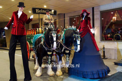 steltenact, steltentheater, steltenlopers, Dickens, Dickens festival, kerstact, Steltenlopers, steltenacts, steltenloper, steltentheater, sinasappels, oranje, stelten act, artiesten boeken, artiestenbureau, straattheater acts, thema feest, catering act, culinaire acts, beurs & promotie acts, Govers Evenementen, www.goversartiesten.nl