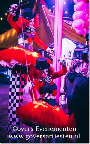 Halloween Clowntjes, Halloween steltenact, steltenlopers, straattheater, Halloween-act artiesten Govers Evenementen, steltentheater, themafeest, artiesten boeken, www.goversartiesten.nl