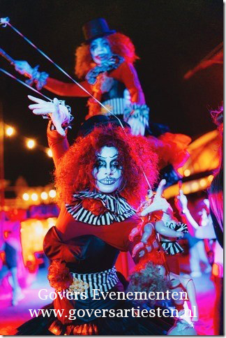 Halloween Clowntjes, Halloween steltenact, steltenlopers, straattheater, Halloween-act artiesten Govers Evenementen, steltentheater, themafeest, artiesten boeken, www.goversartiesten.nl